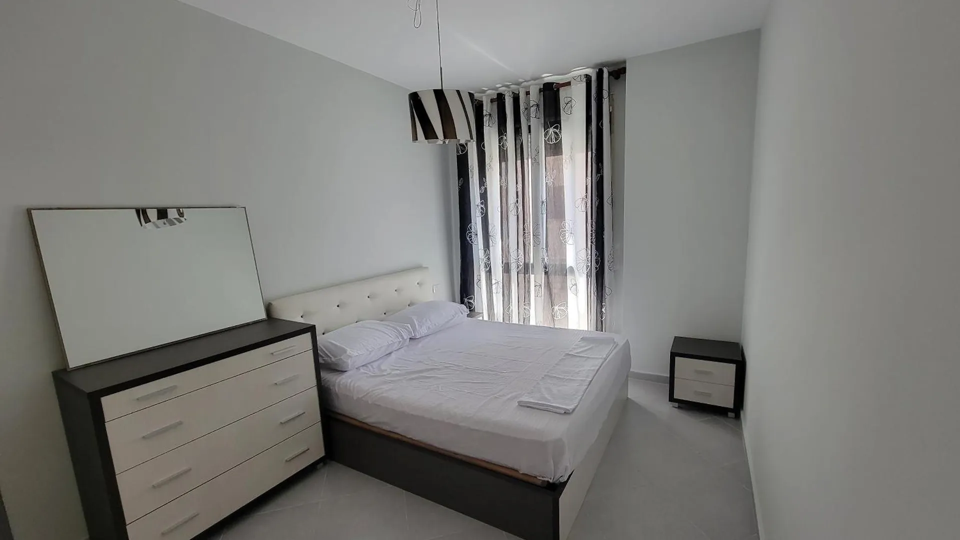 Henri'S Apartments Vlorë Albanië