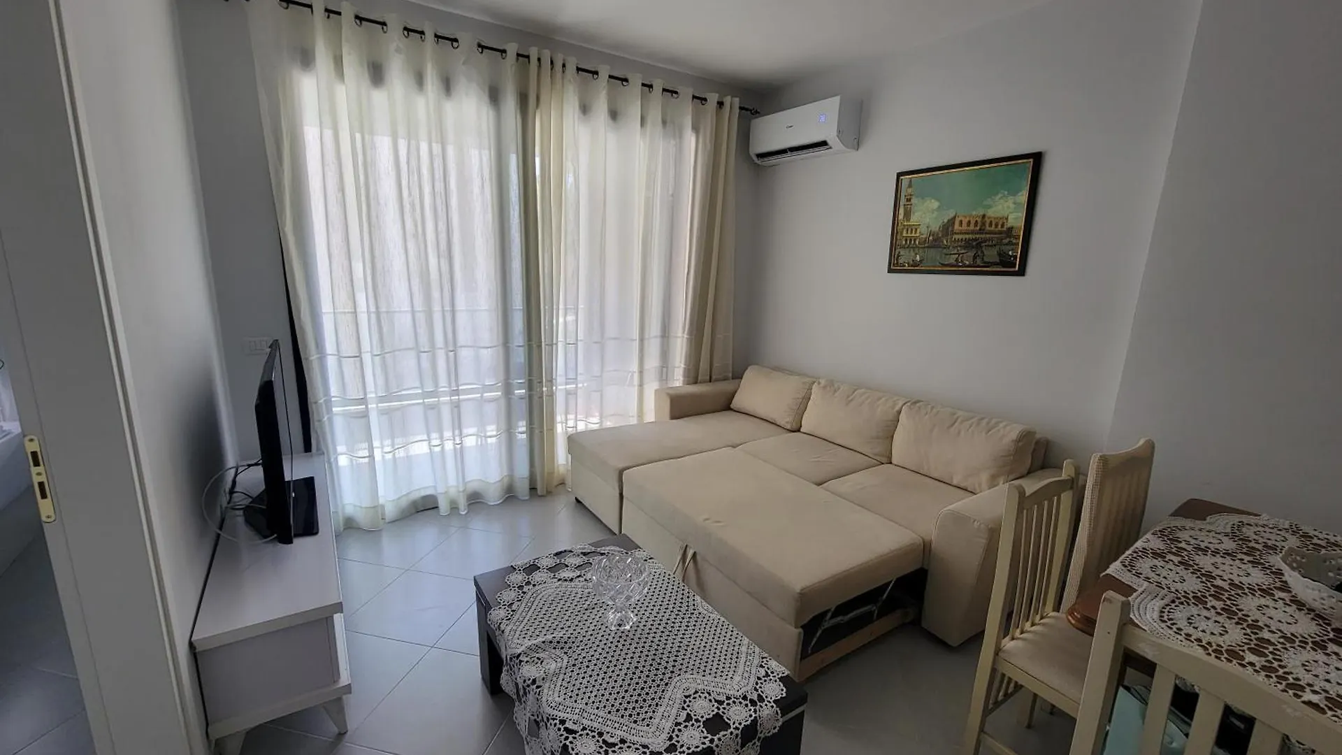 Henri'S Apartments Vlore Albania