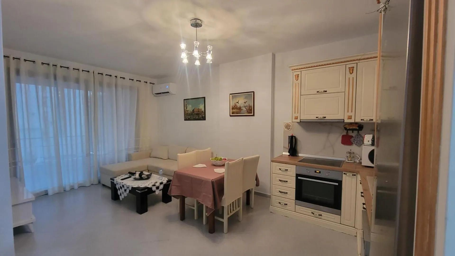 Henri'S Apartments Vlore