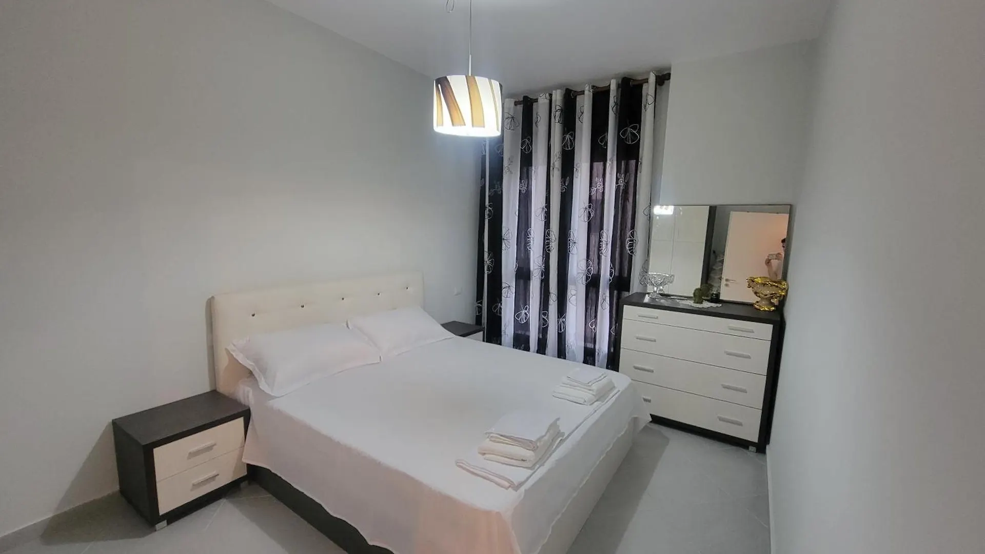 Henri'S Apartments Vlore